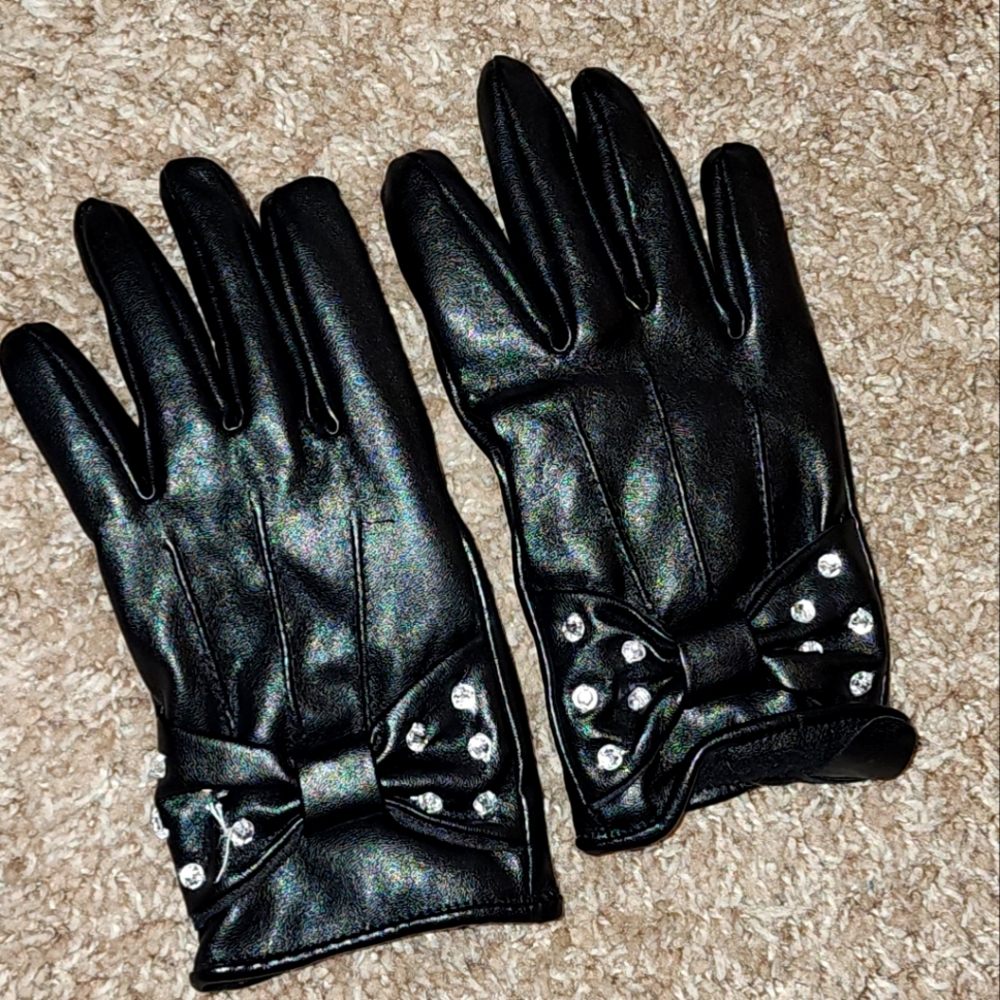 Leather like gloves
